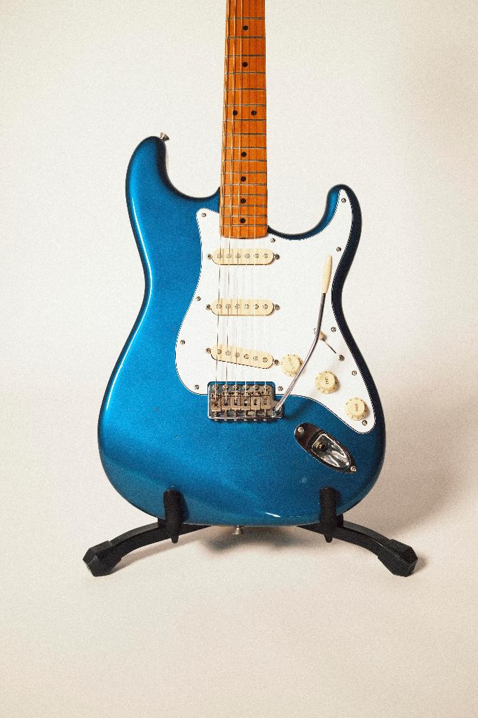 Fender Stratocaster - 1988, Ophalen, Fender, 17600 N. Perimeter Drive, Suite 100, Scottsdale AZ 85255-5435, Verenigde Staten, Contactemea@fender.com