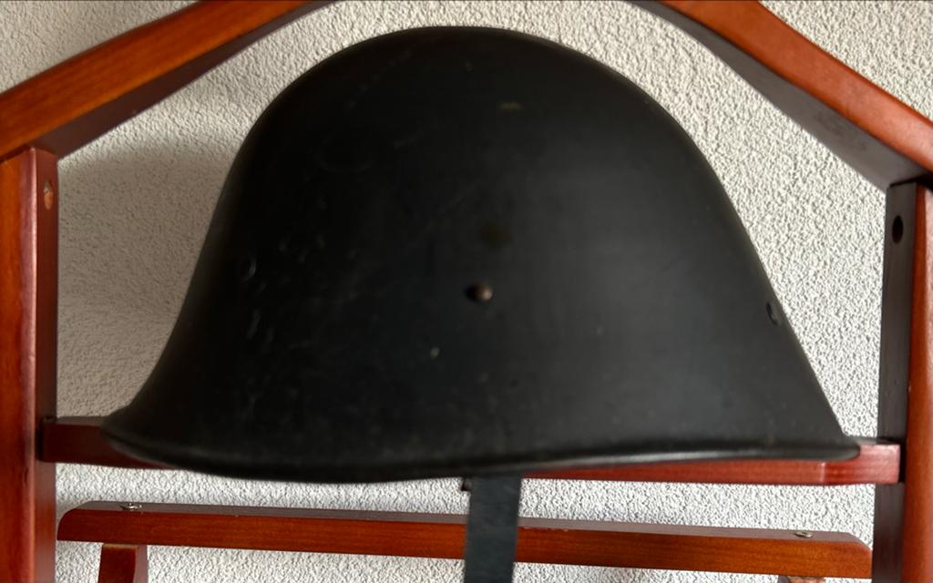 Originele Zwarte Nederlandse M40C Helm Model 1940 Civiel, Verzamelen, Militaria | Tweede Wereldoorlog, Verzenden, Overige soorten