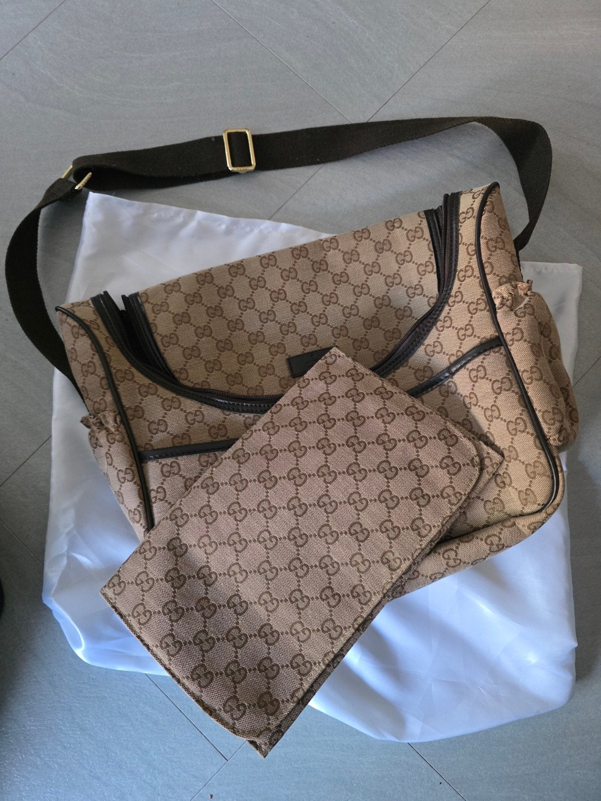 Gucci Baby Luiertas met bijpassend verschoningsmatje, Kinderen en Baby's, Verzorgingstas, Schoudertas functie, Gucci, Ophalen of Verzenden
