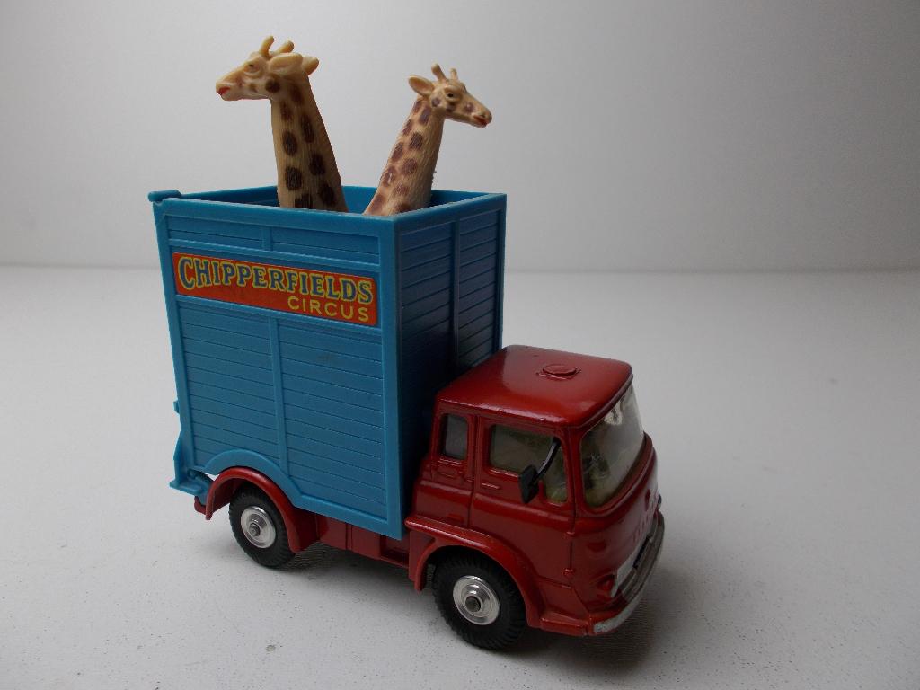 1964 Corgi Toys 503 CHIPPERFIELDS CIRCUS GIRAFFE TRUCK (-B-)