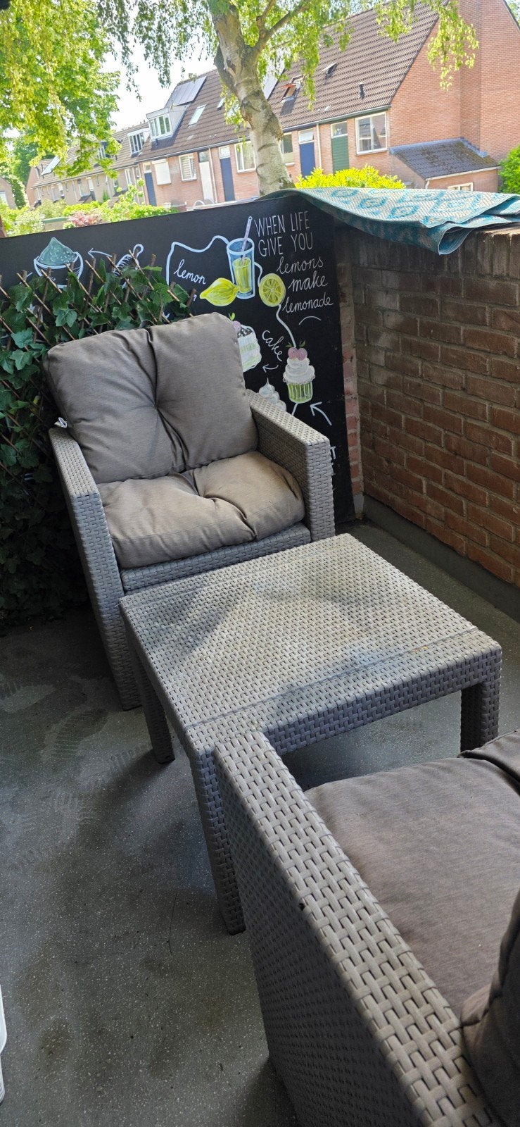 Loungeset met kussens - ideaal voor balkon of kleine tuin, 2 zitplaatsen, Gebruikt, Bijzettafel, Ophalen of Verzenden