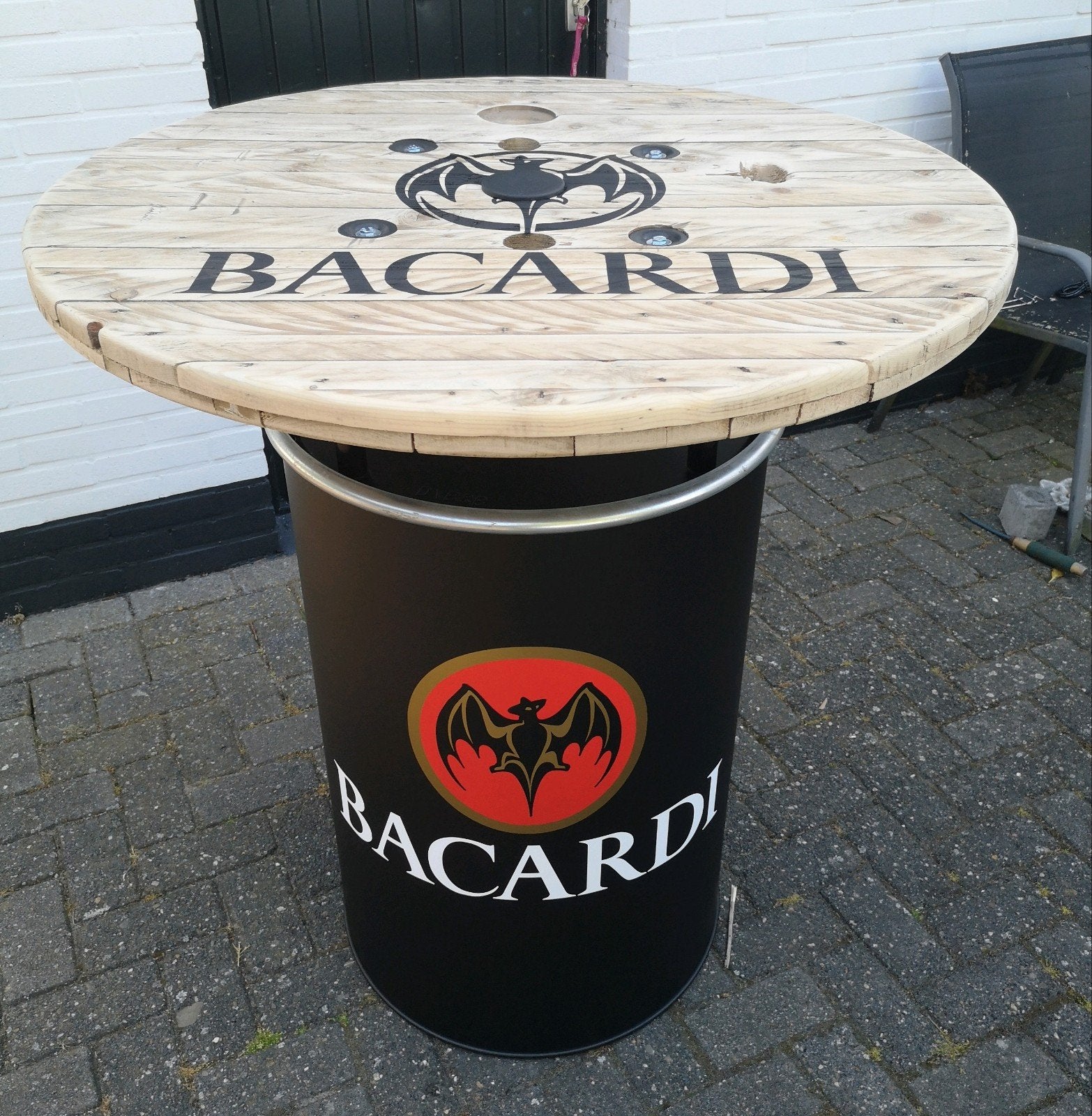 BACARDI STATAFEL met groot houten blad, Ophalen of Verzenden, Nieuw, Overige typen