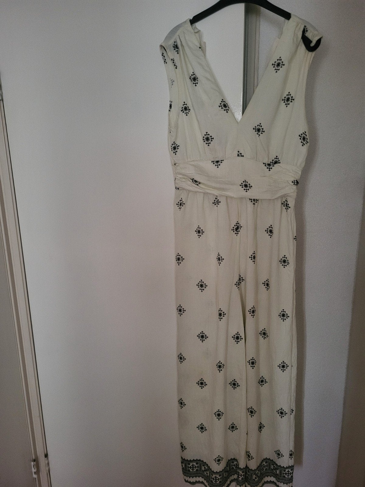 jumpsuit, Ophalen of Verzenden, Zo goed als nieuw, Maat 38/40 (M), Beige
