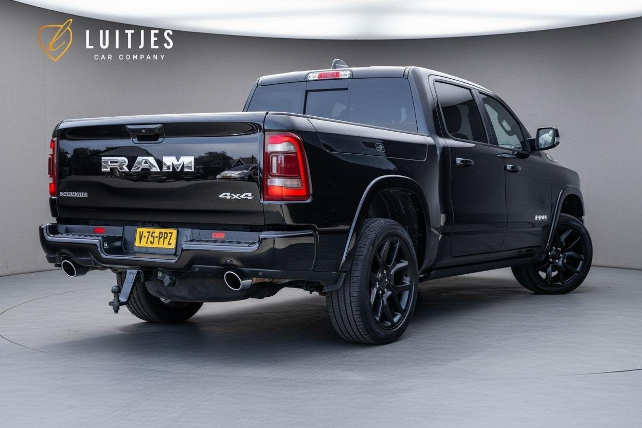 Dodge Ram 1500 5.7L V8 4x4 Laramie I Pano-dak I H&K I Luchtv, Automaat, Gebruikt, Lane Keeping Assist, Zwart