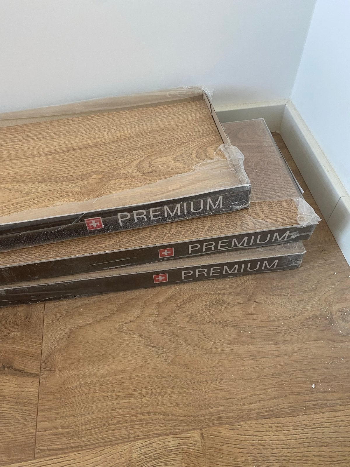 Gratis Nieuw ondervloer, laminaat (10 mm) en Tegels (60x60), Ophalen, Nieuw, 10 m² of meer, 10 tot 30 cm