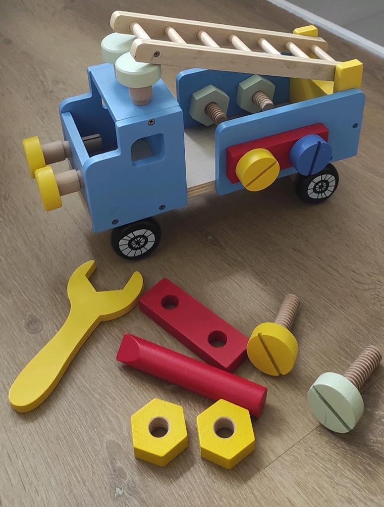 Houten vrachtwagen met gereedschap - Educatief speelgoed, Ophalen of Verzenden, Zo goed als nieuw, Overige typen