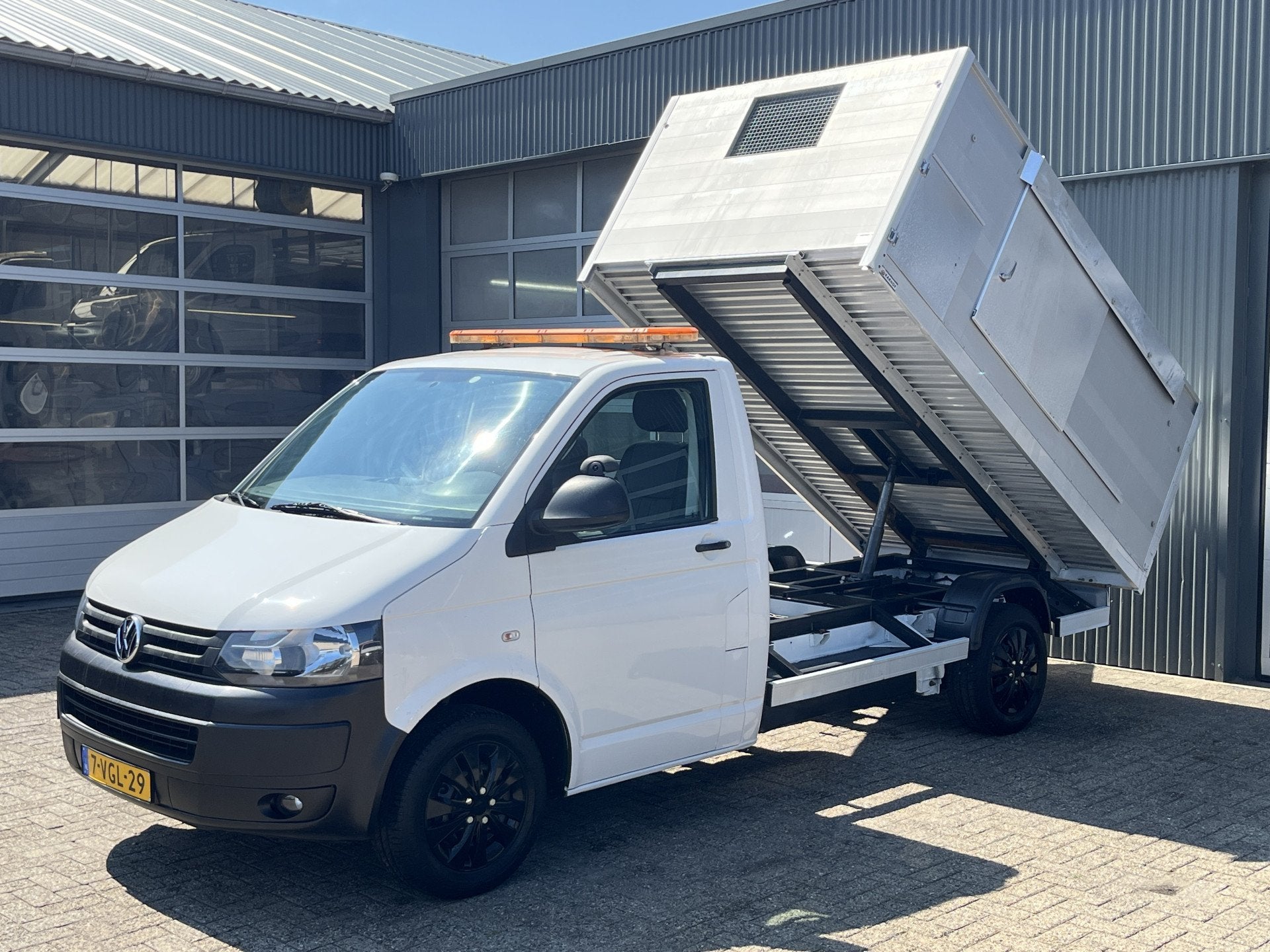 Volkswagen Transporter 2.0 TDI L2H1 Kipper Openlaadbak Snipp, Auto's, Bestelauto's, Voorwielaandrijving, Zwart, 4 cilinders, Elektrische ramen