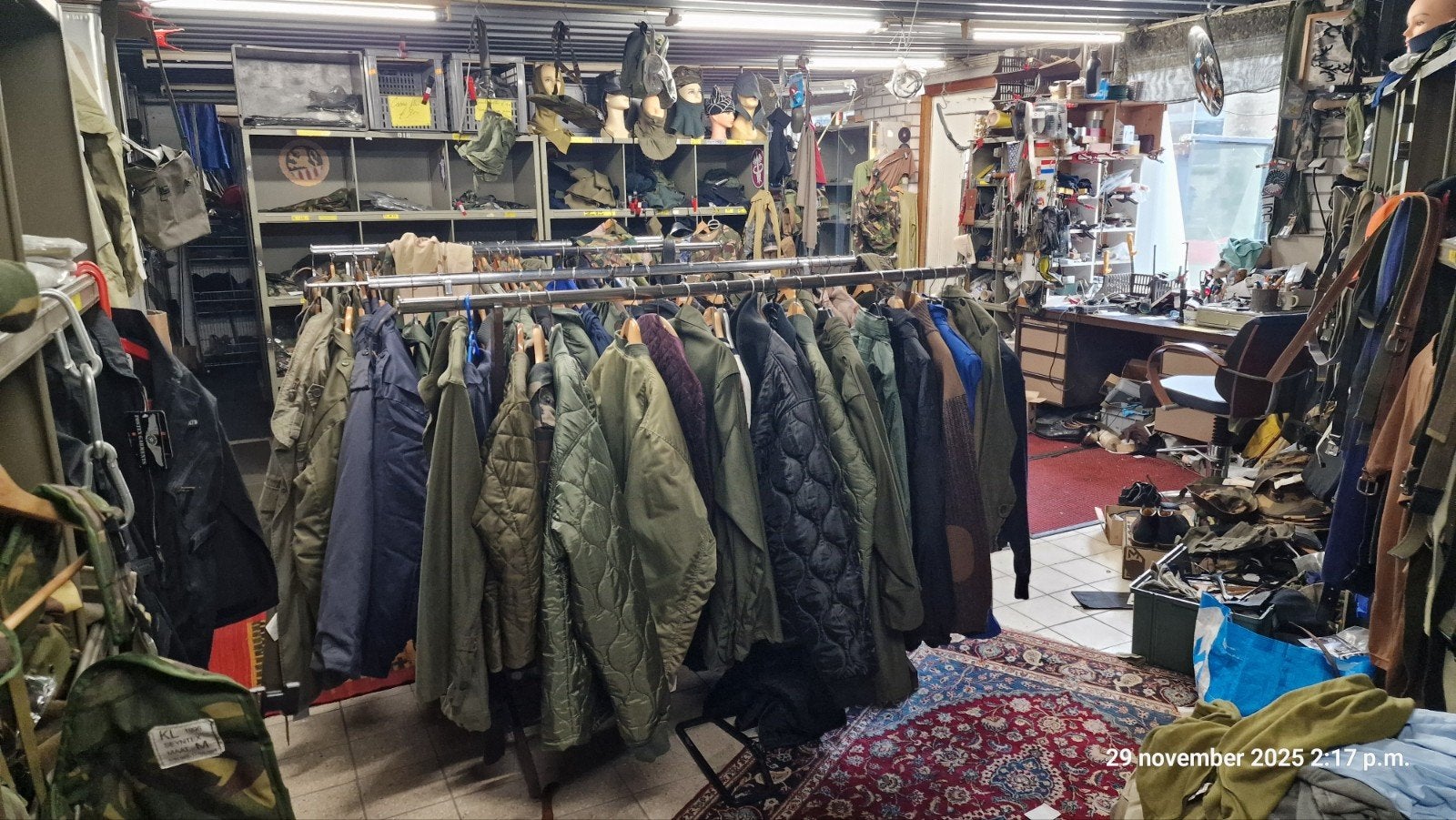 nog diverse legerspullen aanwezig en tekoop, Ophalen of Verzenden, Landmacht, Nederland