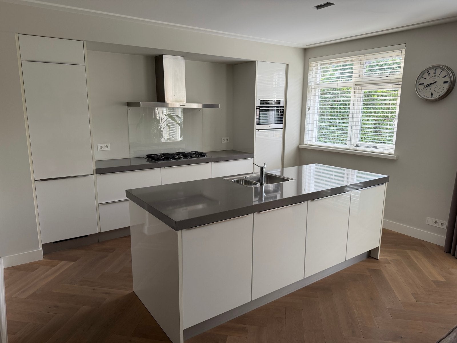 Moderne keuken met kookeiland. Zelf demonteren/transport., Ophalen, Gebruikt, Wit, Met kookeiland