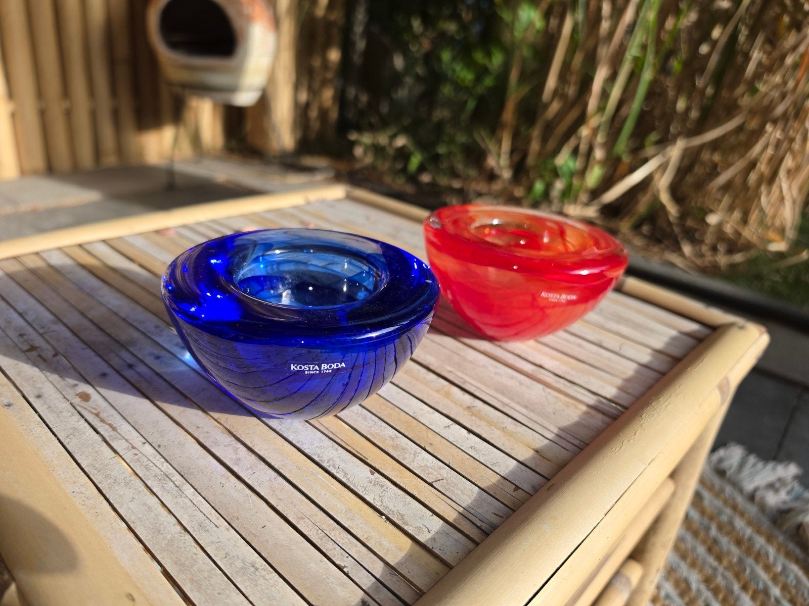 Kosta Boda glazen theelichthouders - rood en blauw, Ophalen of Verzenden
