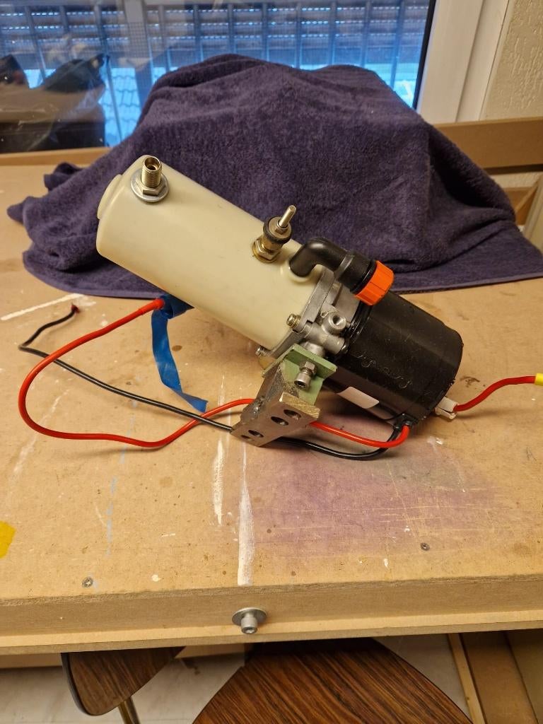 Hydrauliekpomp 24v met ventiel, Ophalen of Verzenden, Zo goed als nieuw, Motor en Techniek