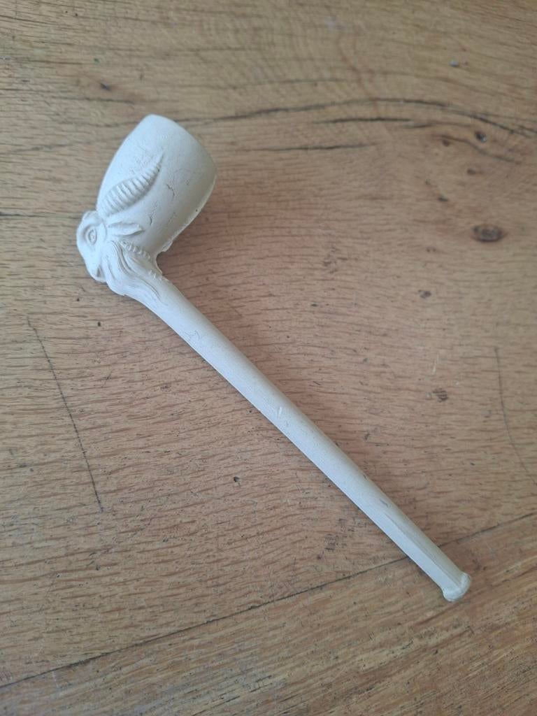 Vintage kleipijp met gedetailleerde kop, Verzamelen, Ophalen of Verzenden, Gebruikt, (Water)pijp