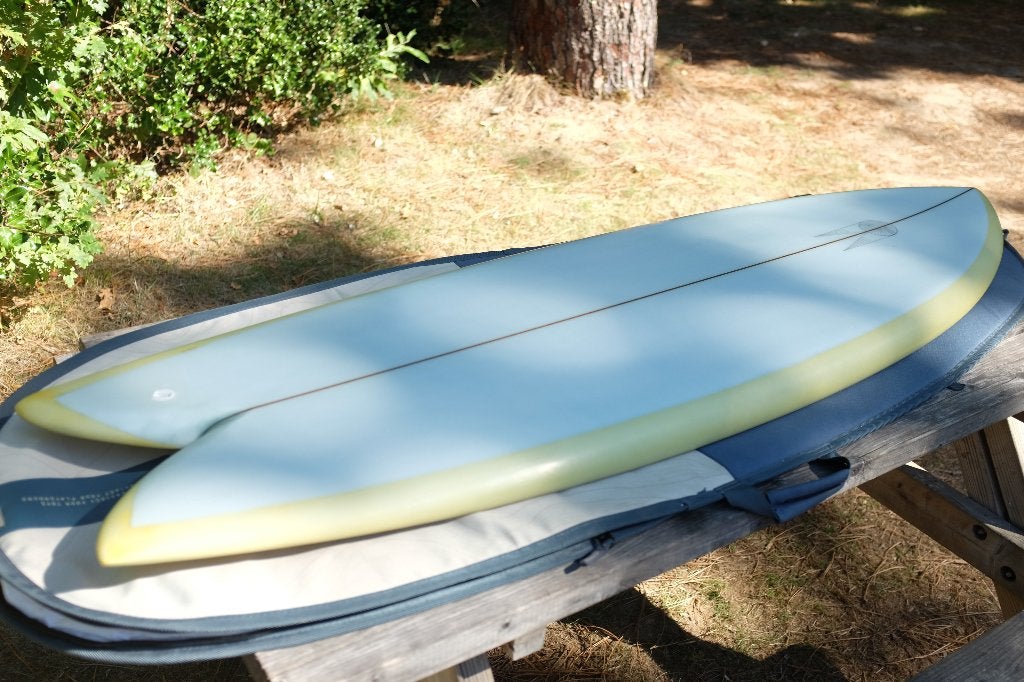 Surfboard retro twinfin fish 5'7 door Plume d'Avion, Watersport en Boten, Ophalen, Zo goed als nieuw, Fish, Met vinnen