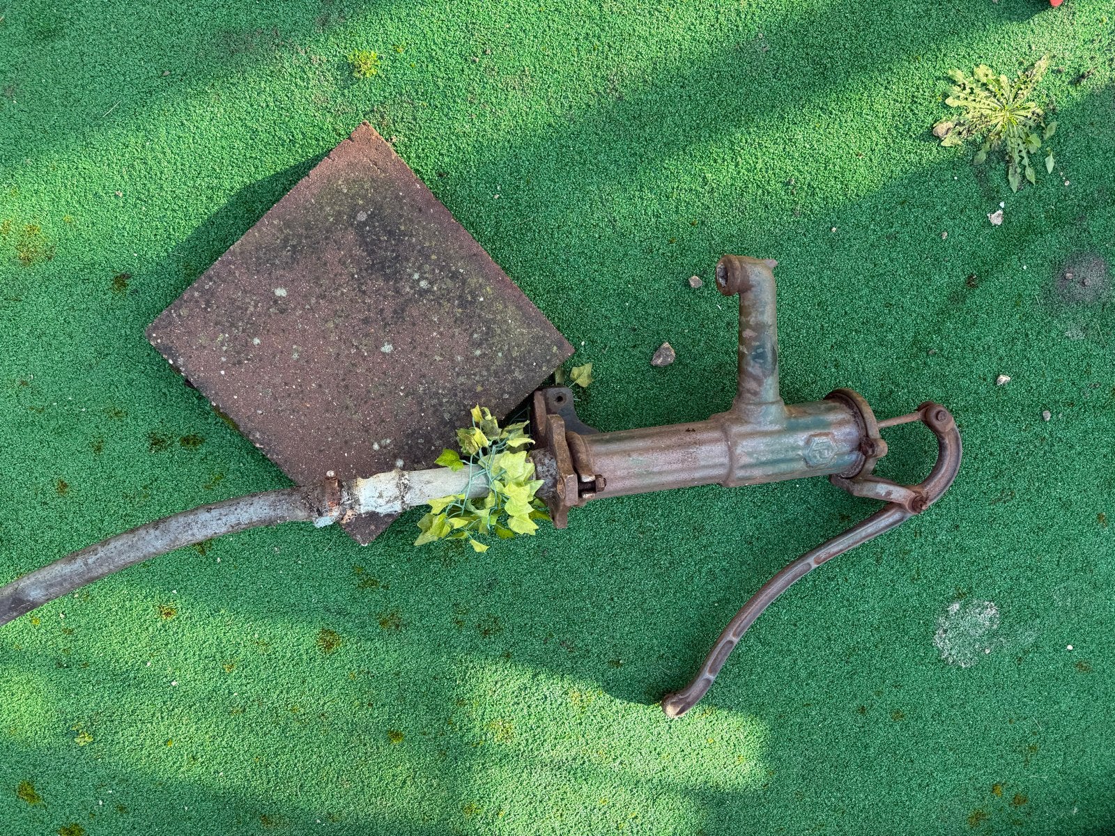Antieke gietijzeren waterpomp voor tuin of decoratie, Ophalen, Gebruikt, Gietijzer, Overige typen