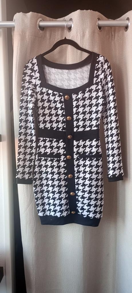 Shein jurkje pied de poule met gouden knopen, maat XS, Kleding | Dames, Jurken, Zwart, Ophalen of Verzenden, Zo goed als nieuw