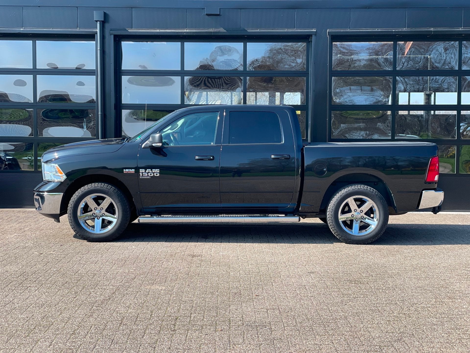 Dodge Ram 1500 5.7 V8 4x4 Crew Cab Big Horn, EX BTW, Auto's, Automaat, Lichtsensor, Gebruikt, 5654 cc