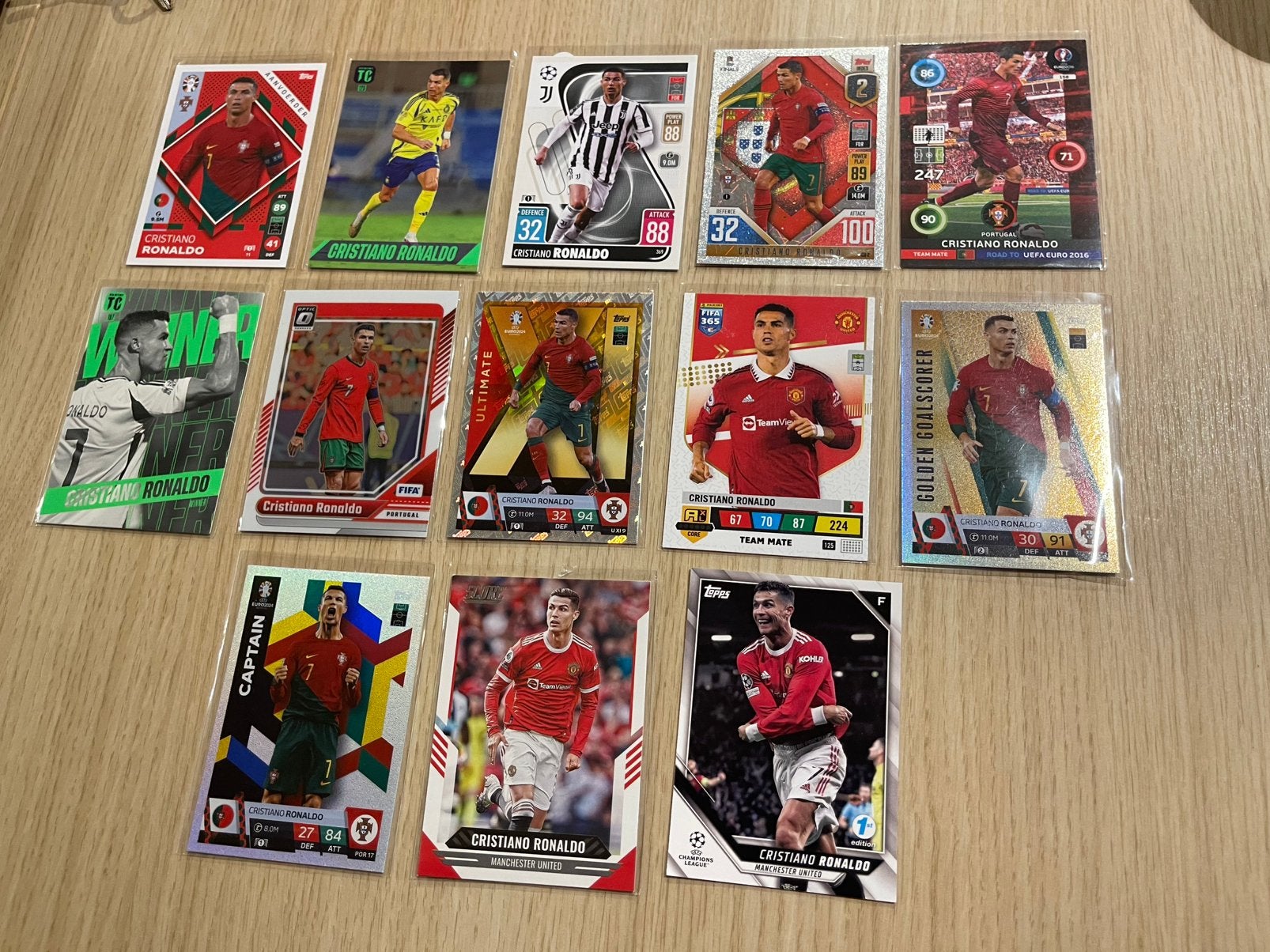 11 kaarten Christiano Ronaldo Panini en Topps, Ophalen of Verzenden, Zo goed als nieuw, Meerdere plaatjes