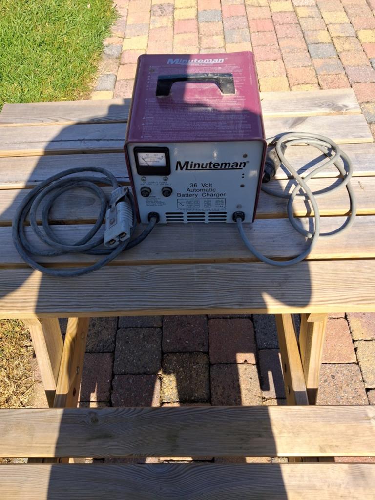 Minuteman 36 Volt Automatische Batterijlader, Ophalen of Verzenden, Gebruikt