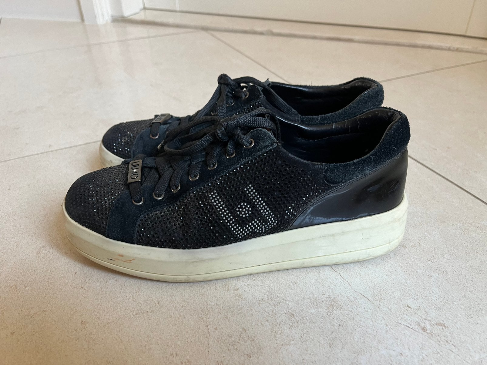 Liu jo suede sneakers zwart met strass maat 38, Zwart, Ophalen of Verzenden, Sneakers of Gympen, Gedragen