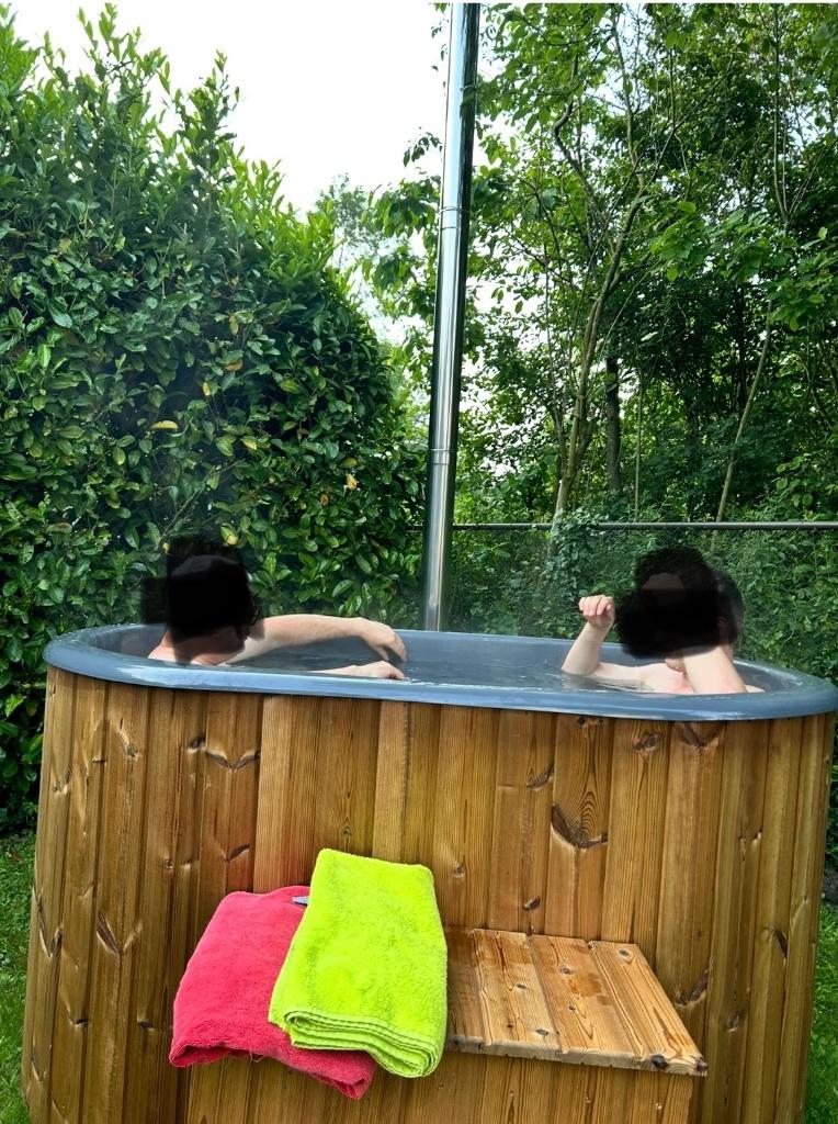 Hottub houtgestookt, Tuin en Terras, Bubbelbaden en Hottubs, Gebruikt, Vast, Trap, Ophalen