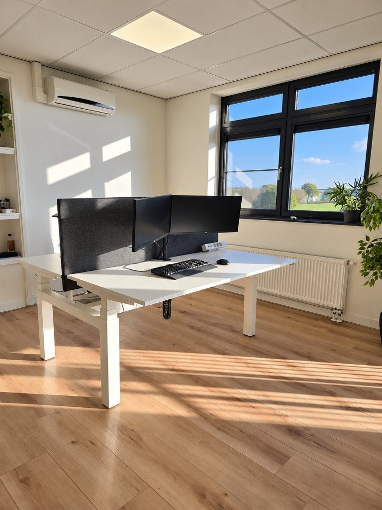 2x Luxe elektrische duo bureaus | 4 werkplekken | Wit, Ophalen, 160 cm, Elektrisch, Hout