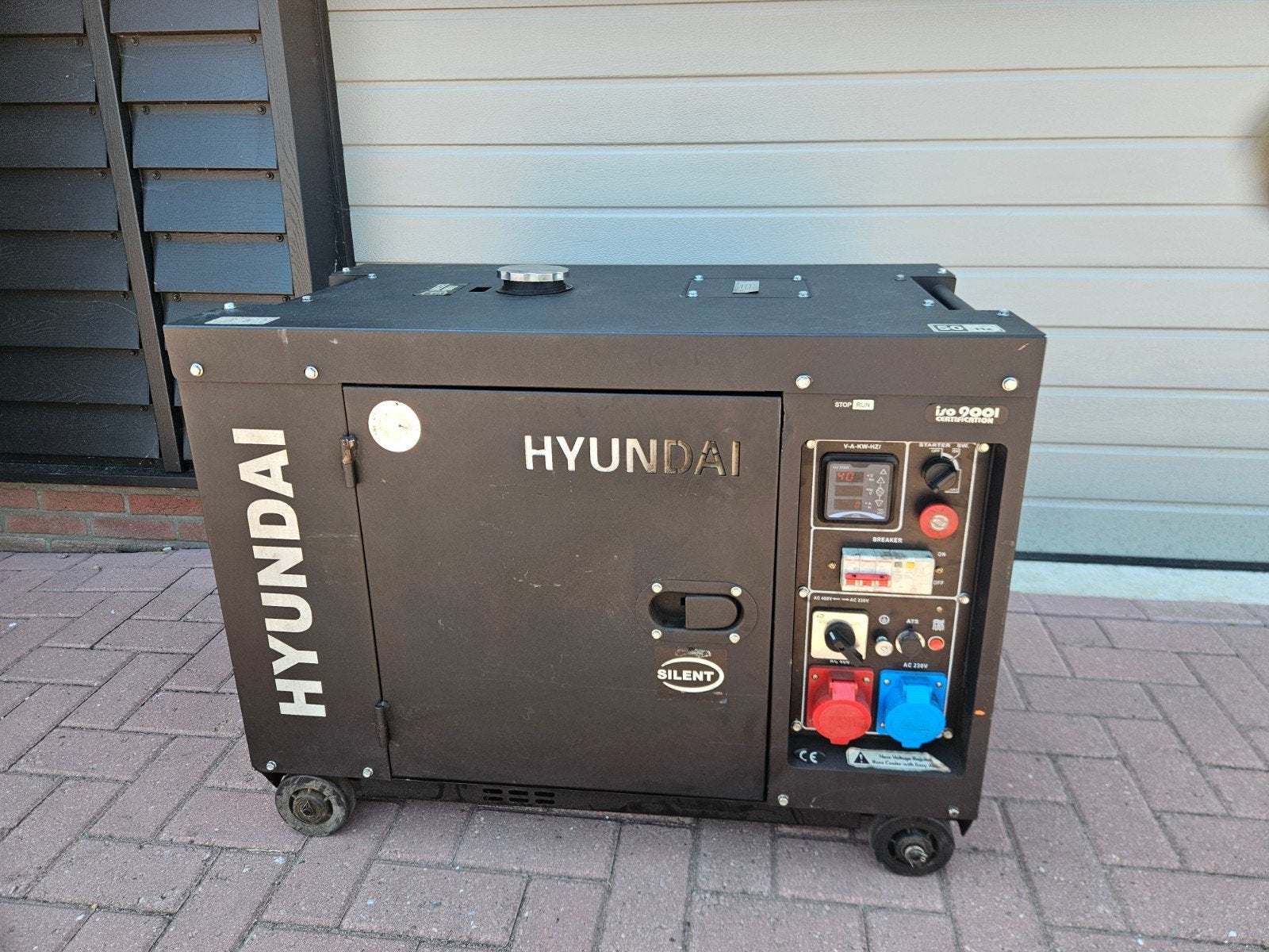hyundai diesel aggregaat 8kva  400V 230V, Ophalen, Gebruikt, Dieselolie, Geluidgedempt