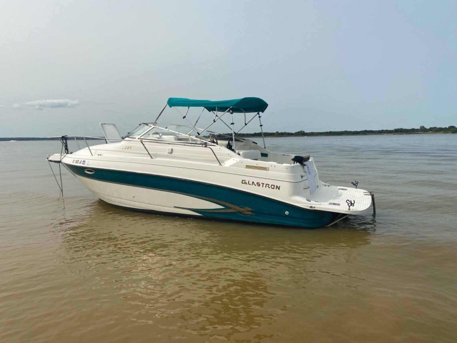 Glastron Cabin Cruiser zonder motor gezocht - goede romp, Ophalen, Gebruikt