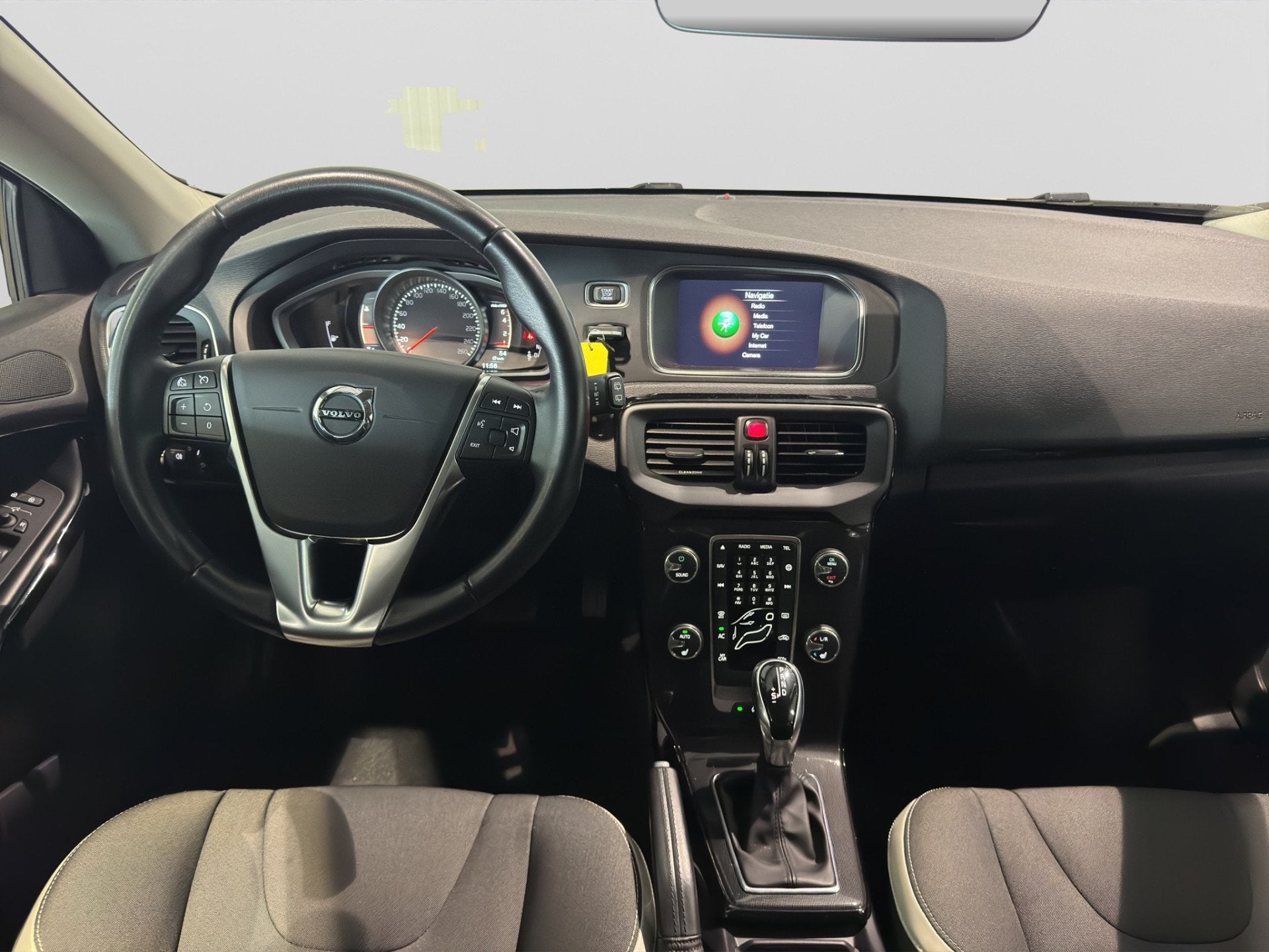 Volvo V40 Cross Country T3 Aut. Dynamic Parkeercamera Stoelv, Stof, 4 cilinders, 700 kg, Origineel Nederlands