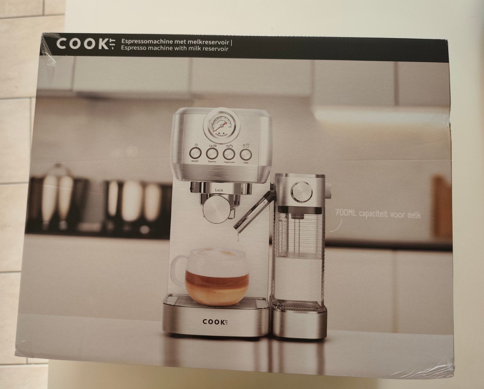 Espressomachine met melk reservoir nieuw, Huis en Inrichting, Ophalen, Nieuw