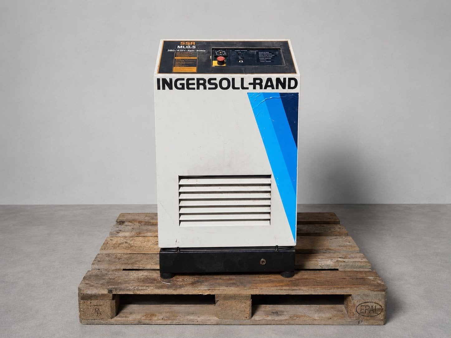 Ingersoll Rand Schroefcompressor 450 L/min 13 bar uitvoering, Gebruikt, 10 bar of meer, Geluidgedempt, Minder dan 25 liter