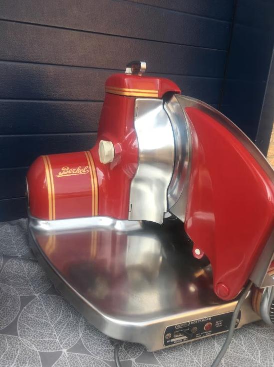 Berkel 834 snijmachine plus weegschaal in kleur, Ophalen, Zo goed als nieuw