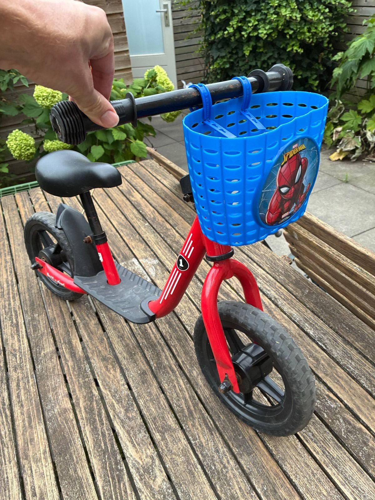 Loopfiets rood met Spider-Man mandje - Bandita and Angels, Ophalen, Gebruikt, Minder dan 16 inch