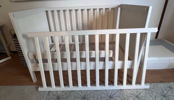 IKEA SUNDVIK ledikant - Babybedje wit 60x120 cm, Kinderen en Baby's, Babywiegjes en Ledikanten, Ophalen, Zo goed als nieuw, Ledikant