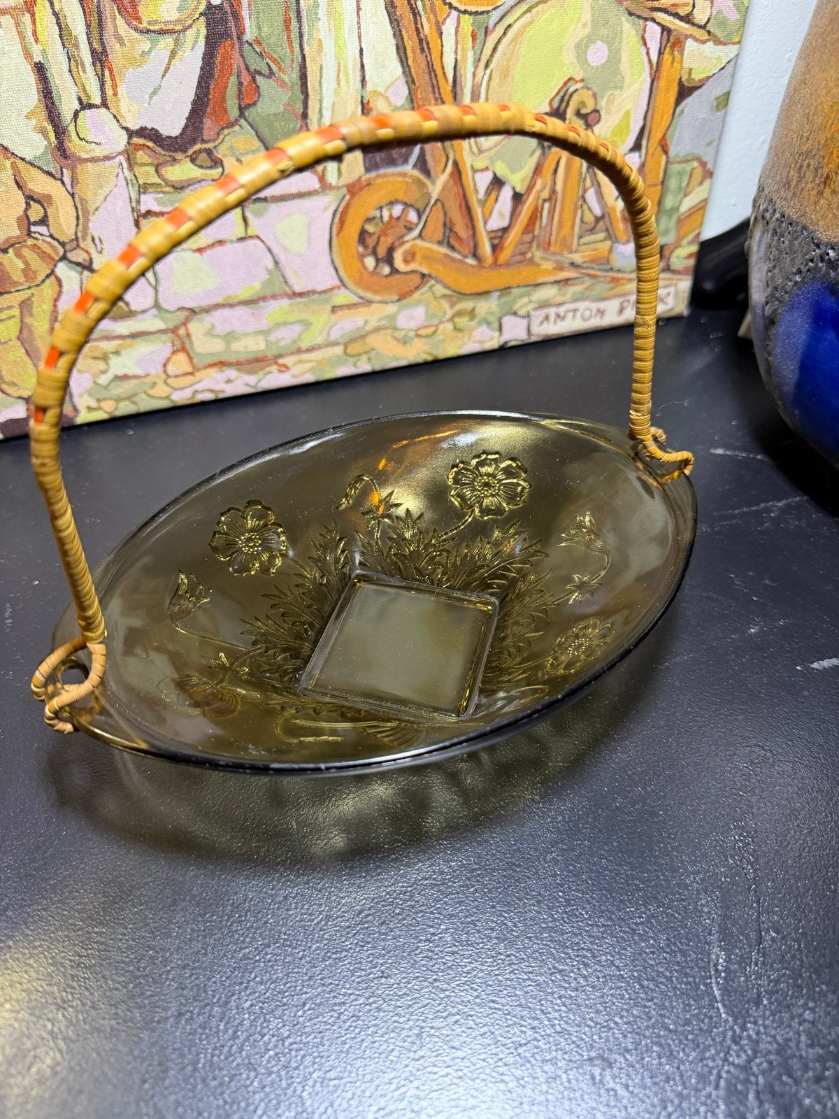 Vintage Rookglas Bonbonschaal met Bloemenreliëf (1930-1950), Antiek en Kunst, Ophalen of Verzenden