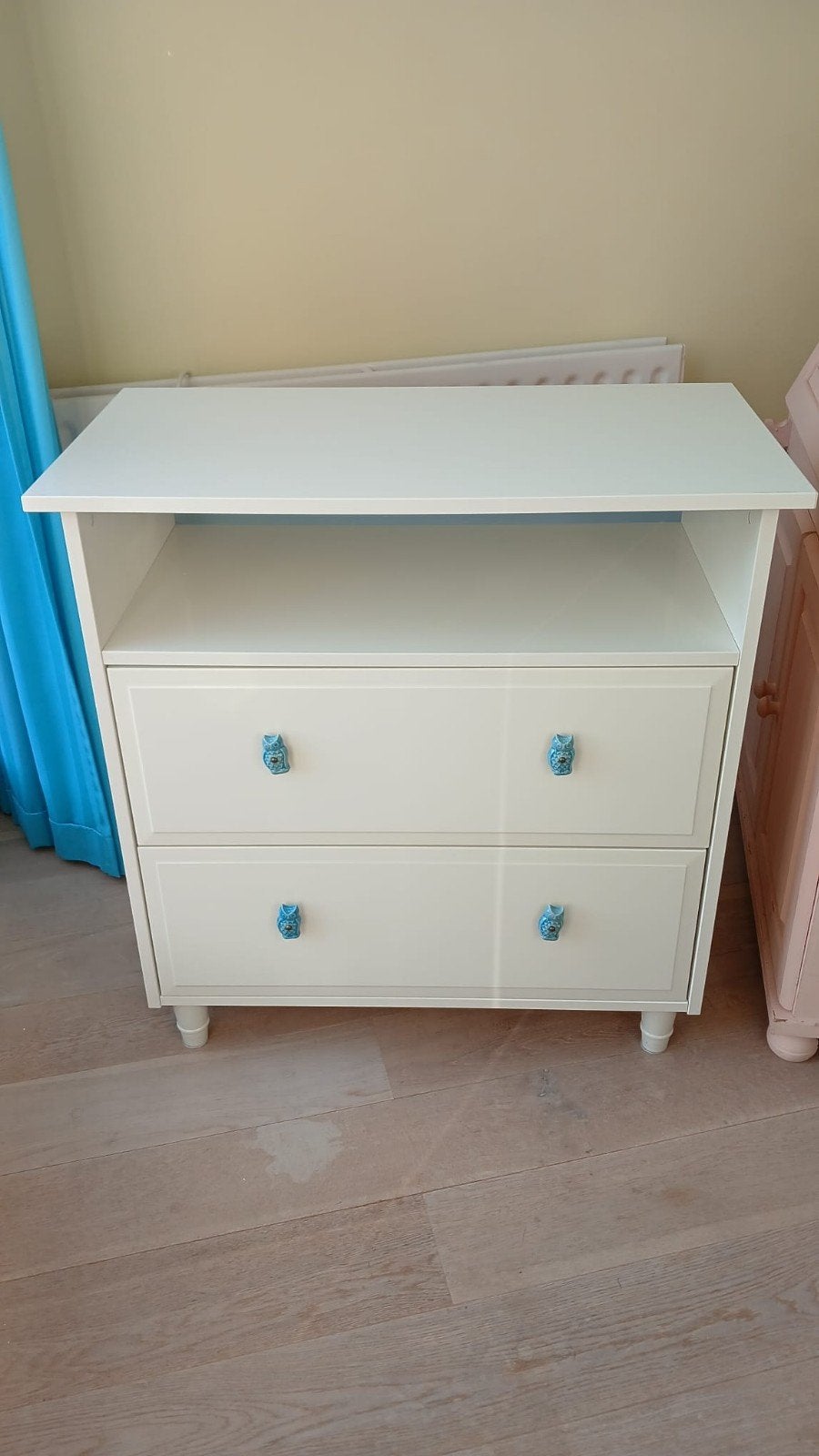 Witte commode met uiltjesknoppen, Ophalen, 50 tot 70 cm, Zo goed als nieuw, 75 tot 100 cm