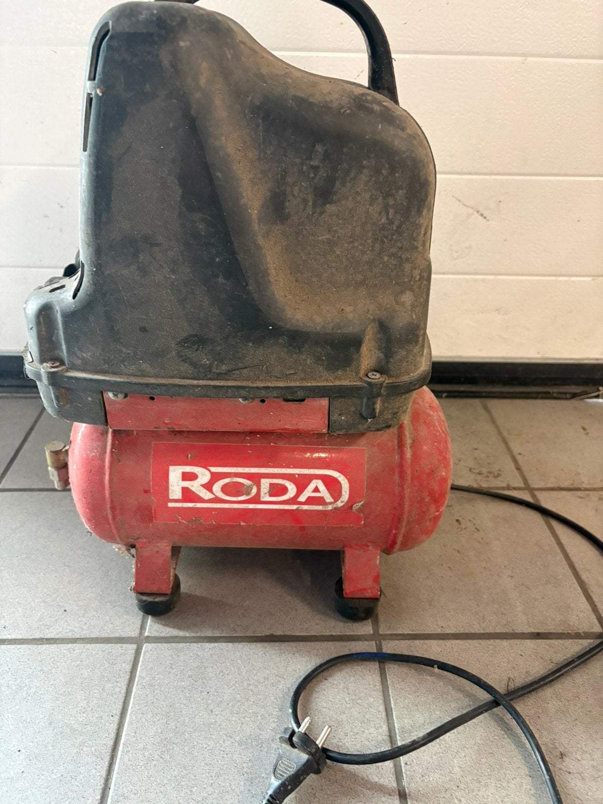 Roda compressor, Doe-het-zelf en Verbouw, Compressors, Ophalen, Zo goed als nieuw, Minder dan 200 liter/min