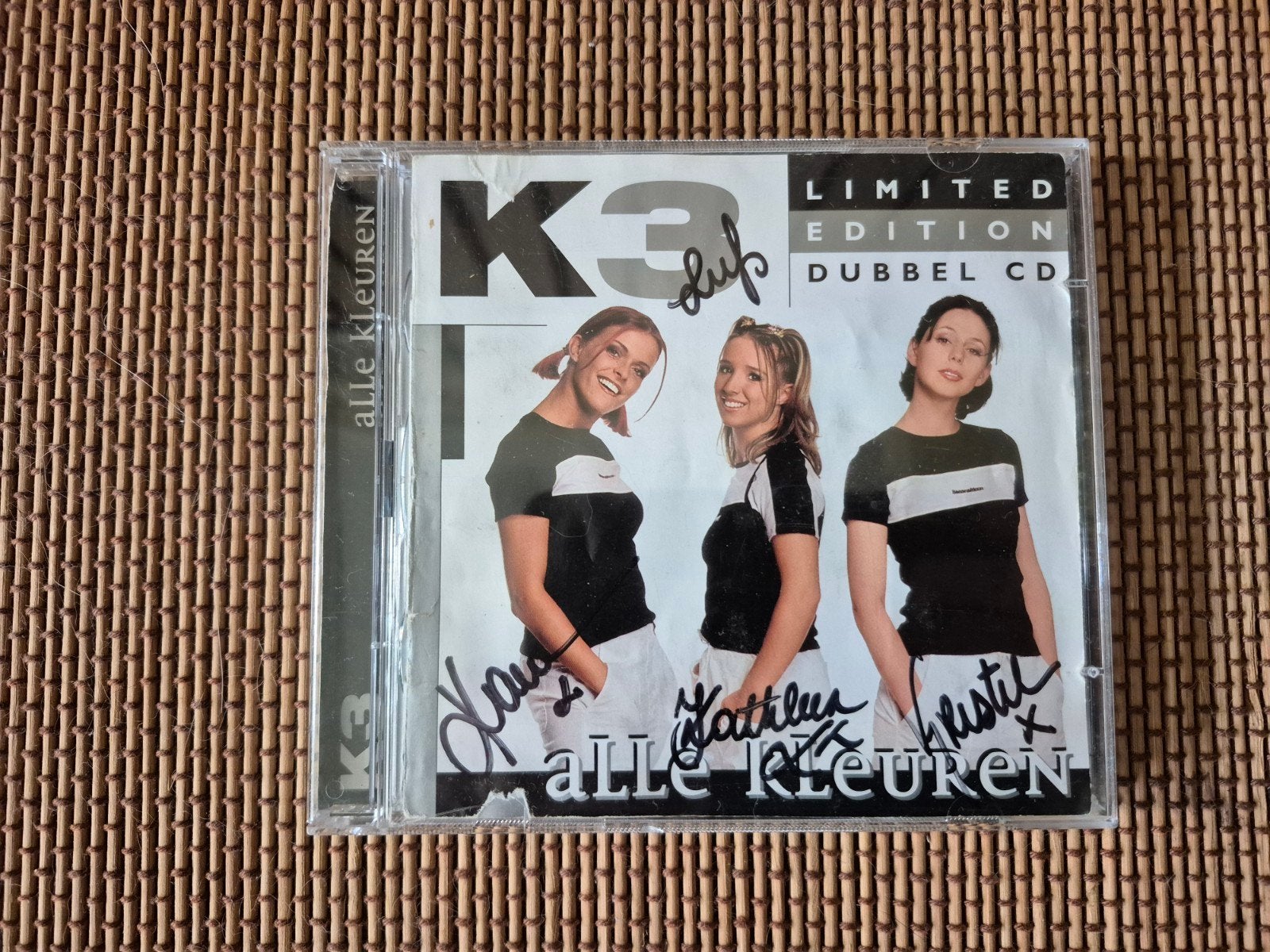 Gesigneerde DUBBEL cd "Alle kleuren" van K3 originals, Ophalen of Verzenden, Zo goed als nieuw