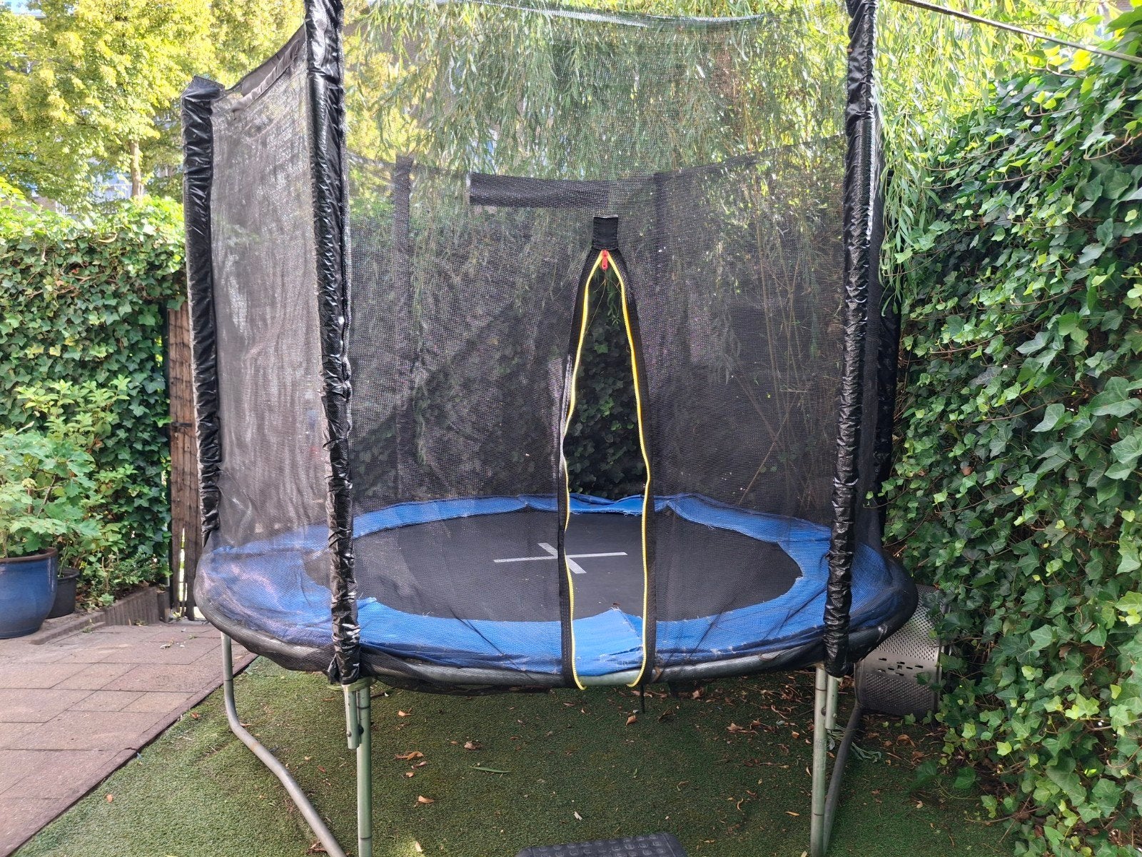 Trampoline 240 cm doorsnee, 220 cm hoog - Goede staat, Ophalen, Gebruikt