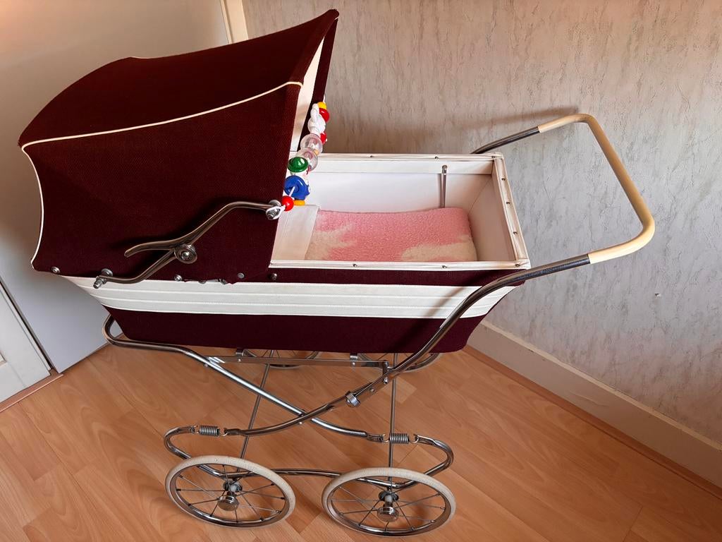 Antieke Poppenwagen, Ophalen