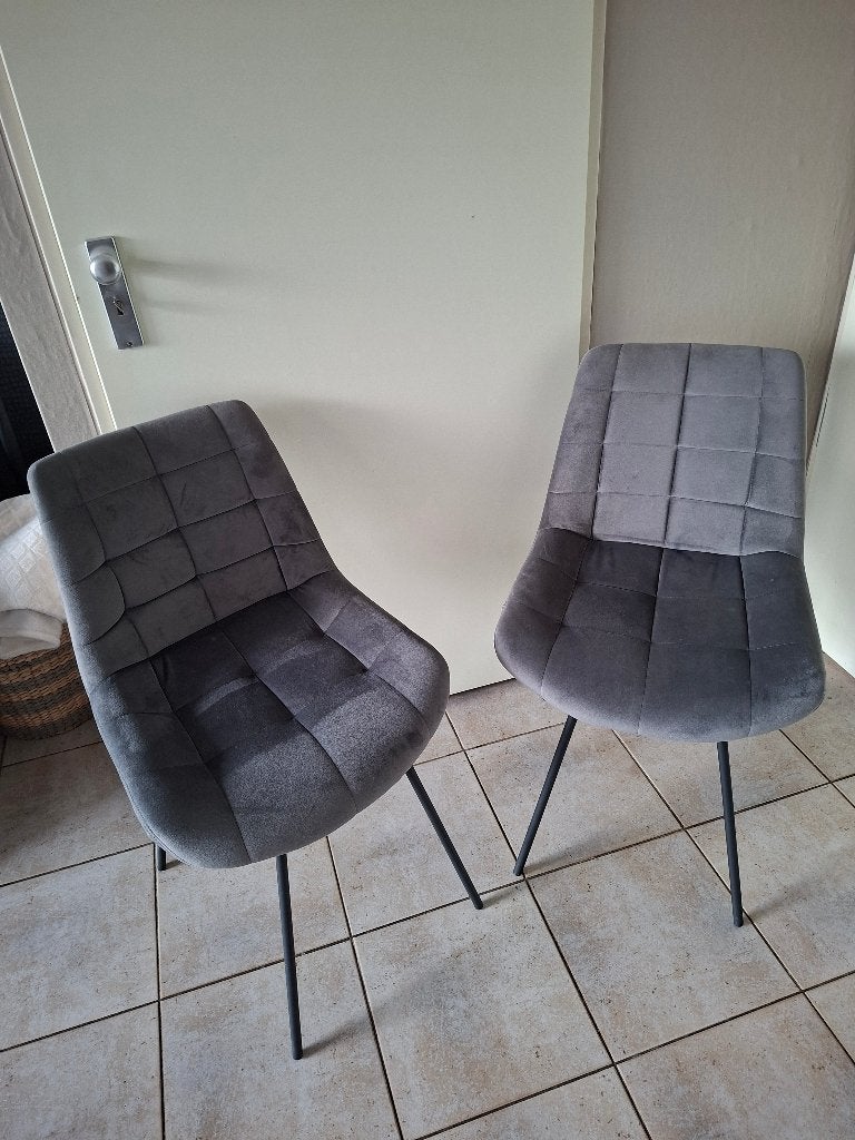 4 eetkamerstoelen grijs velours, Ophalen of Verzenden, Zo goed als nieuw, Vier, Stof