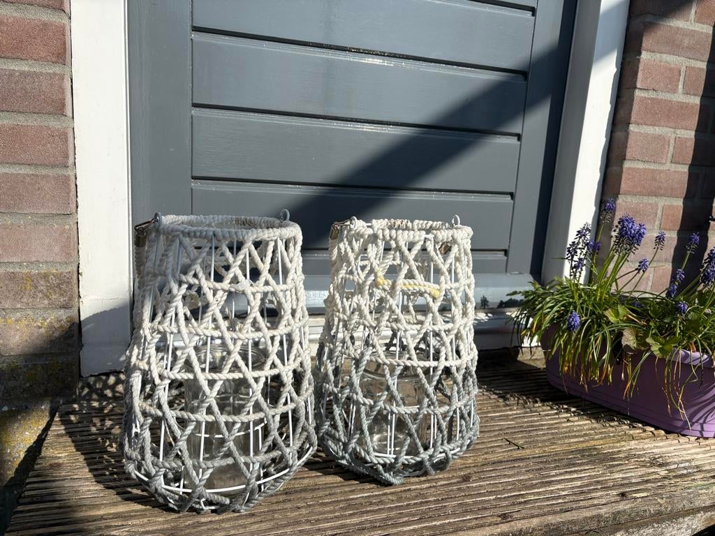 Set van 2 Windlichten / Lantaarns met touw en glazen potje, Huis en Inrichting, Woonaccessoires | Kandelaars en Kaarsen, Ophalen of Verzenden