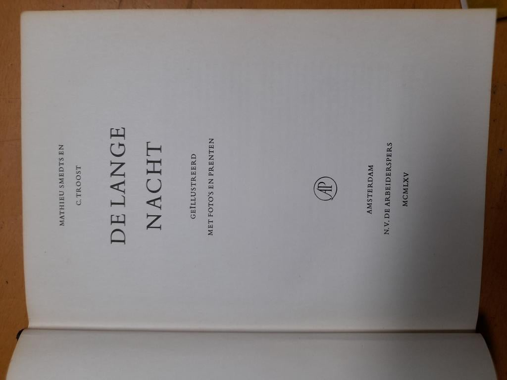 Boeken betreffend wo2 plus postkaart, Ophalen of Verzenden, Nederland, Boek of Tijdschrift