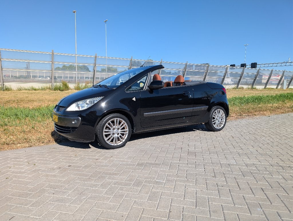 Mitsubishi Colt 1.5 CZC 2008 Zwart - Cabriolet, Auto's, Mitsubishi, Voorwielaandrijving, Stoelverwarming, 15 km/l, 31 €/maand