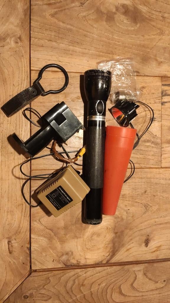Maglite zaklamp met accessoires en LED upgrade, Caravans en Kamperen, Zaklampen, Ophalen of Verzenden, Batterij