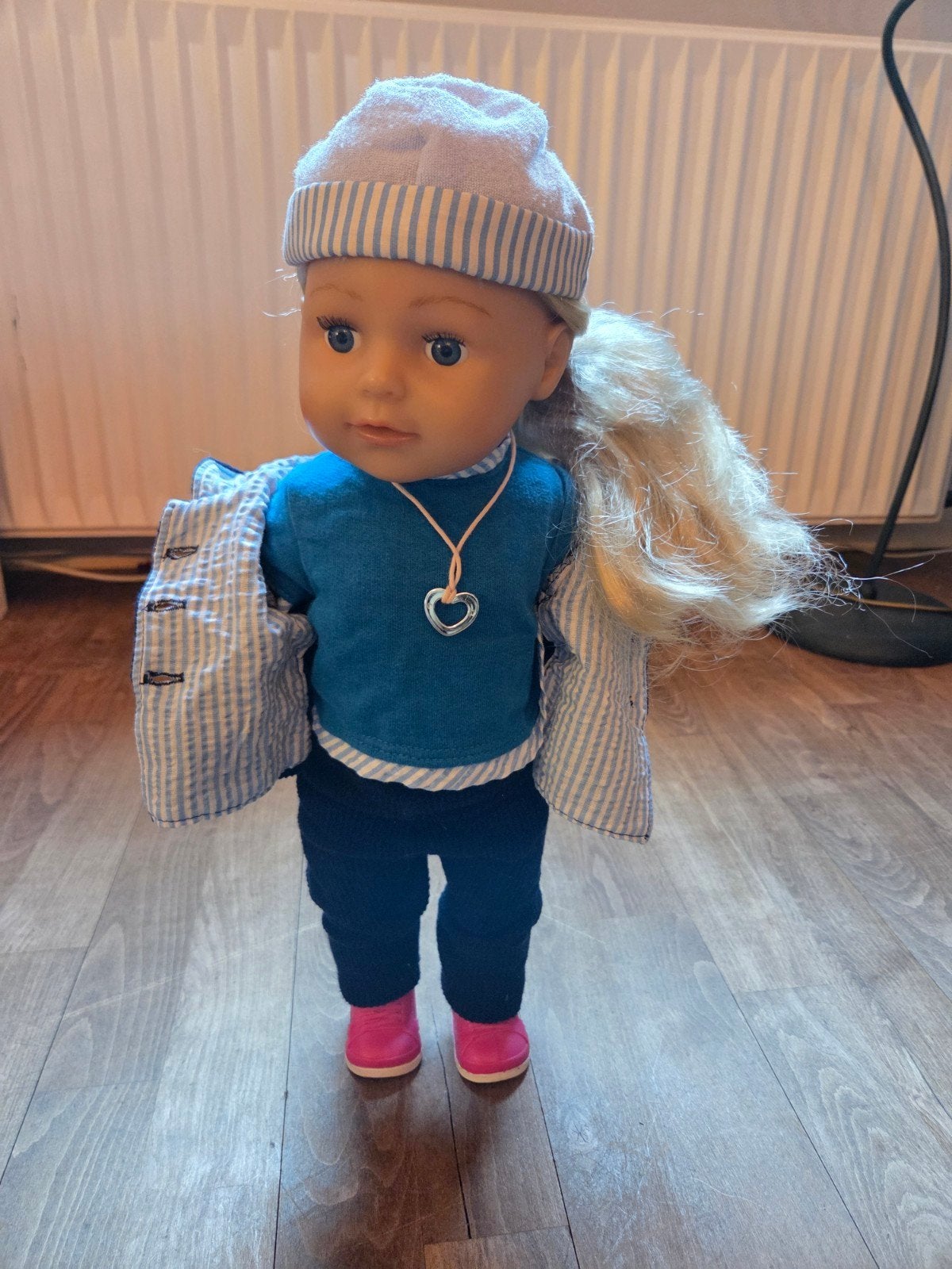 Baby Born pop met blond haar, handgemaakt kleding en wieg, Ophalen, Gebruikt, Babypop