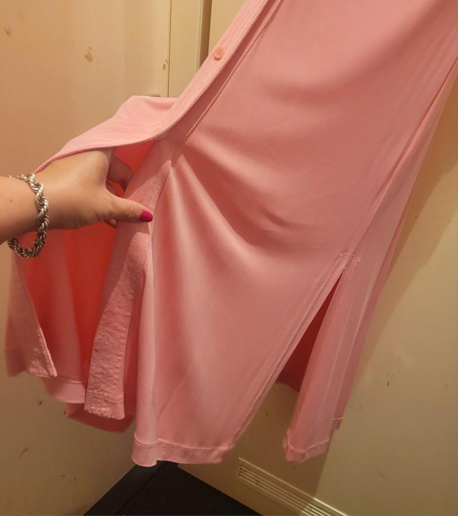 Roze maxi jurk met knoopsluiting en zijsplitten, Maat 38/40 (M), Nieuw, Ophalen of Verzenden, Roze