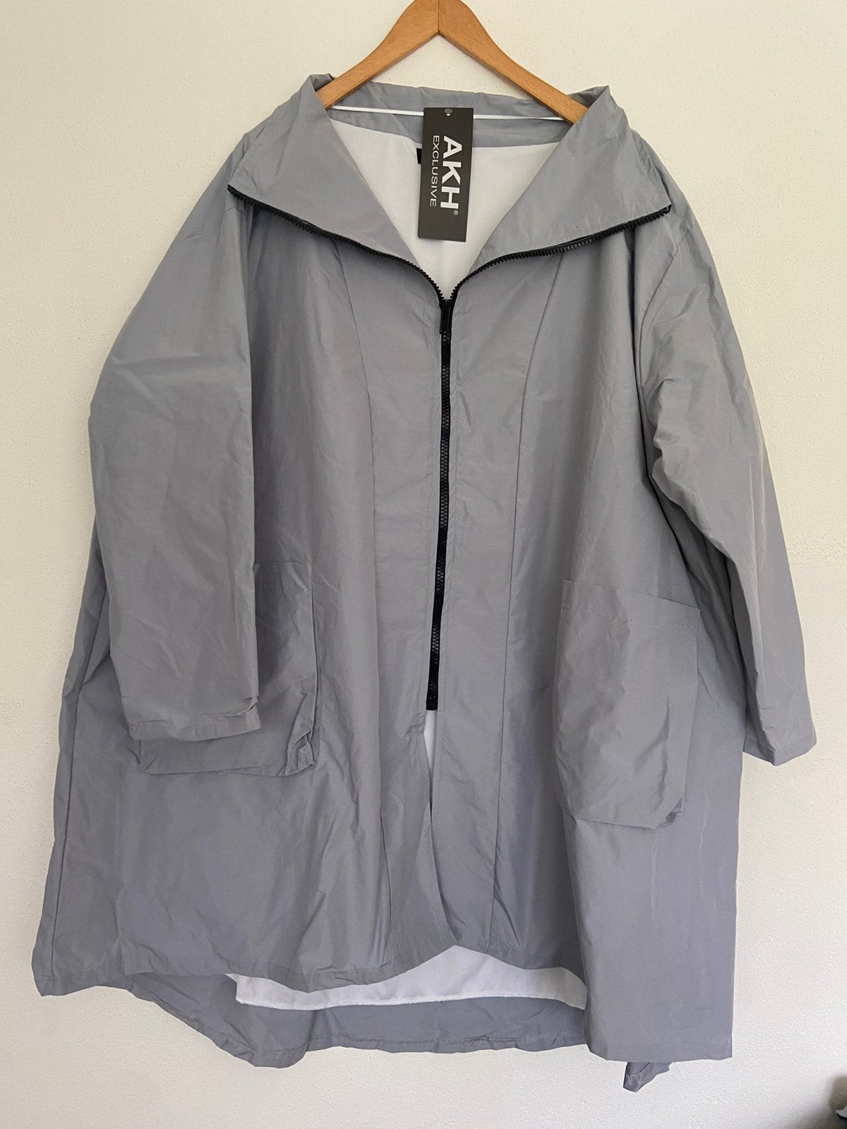 AKH Regenjas - Nieuw - Maat 56/58., Kleding | Dames, Ophalen of Verzenden, Nieuw, Grijs, Jas of Mantel