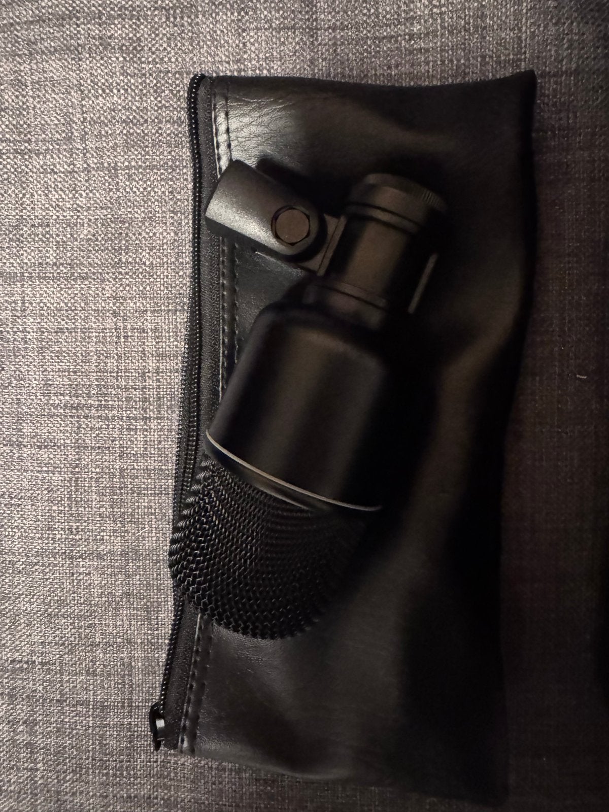 Kick microfoon met houder en etui, Muziek en Instrumenten, Ophalen of Verzenden, Gebruikt, Instrumentmicrofoon
