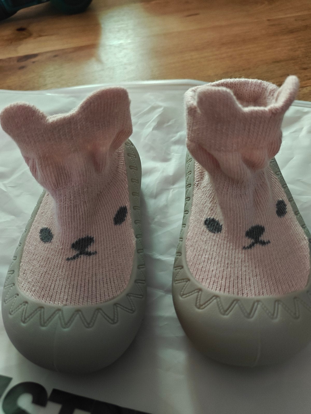 Roze babyslofjes met anti-slip zool - Maat 12.6CM, Kinderen en Baby's, Babykleding | Schoentjes en Sokjes, Ophalen of Verzenden