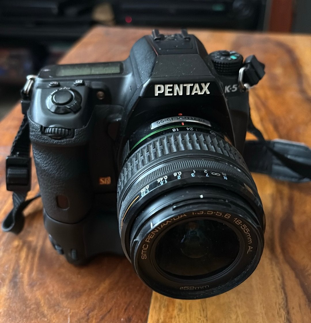 Pentax K-5 inclusief D-BG4 grip en DA 18-55mm lens, Audio, Tv en Foto, Fotocamera's Digitaal, Gebruikt, Spiegelreflex, Verzenden